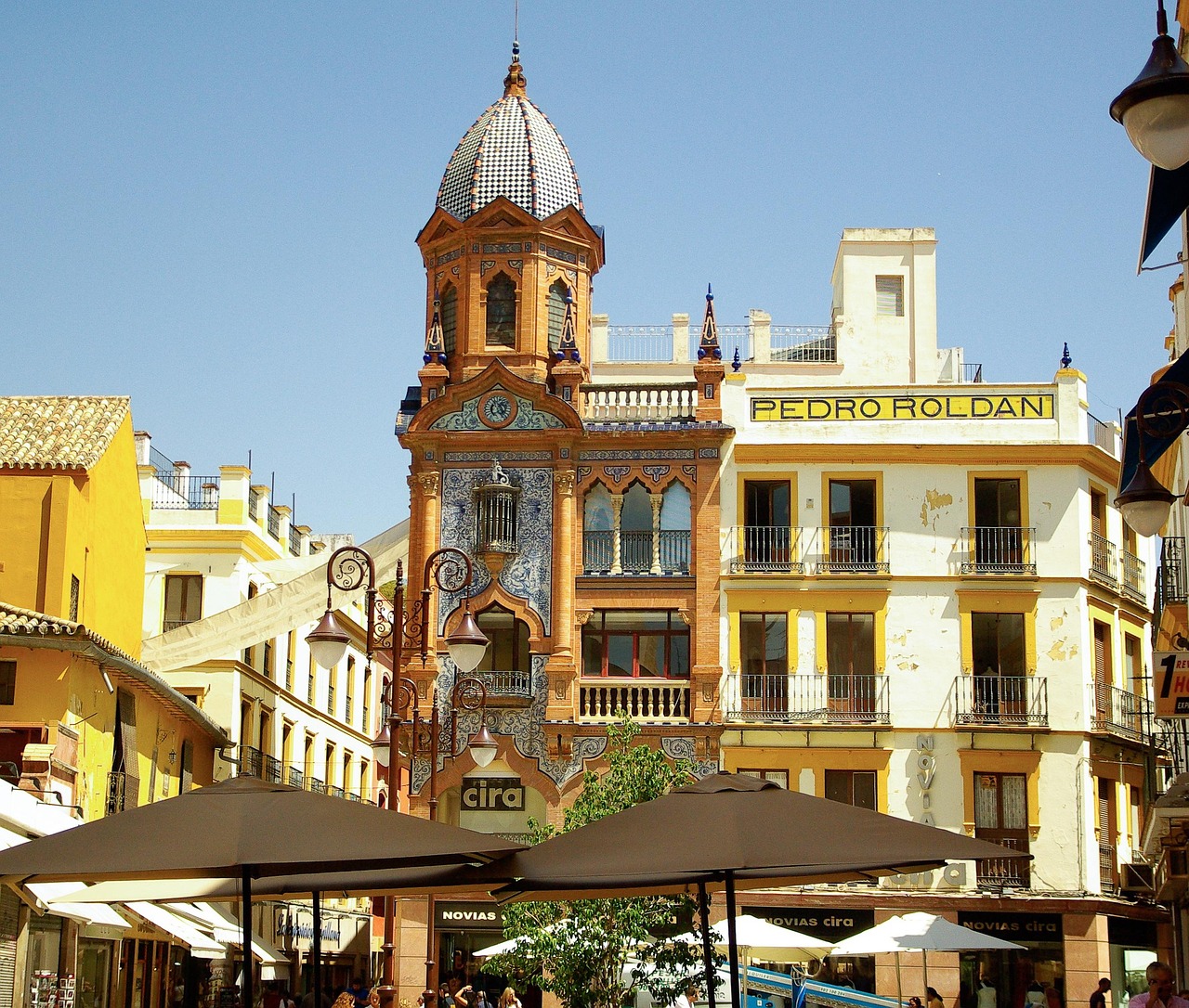 Legal support for buying or selling properties in Seville 